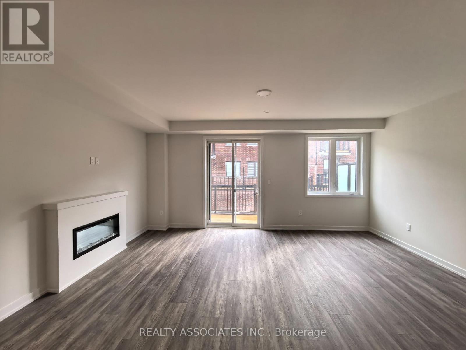 10 Victor Metcalf Lane, Richmond Hill, Ontario L4B 0J7 - Photo 4 - N13165072
