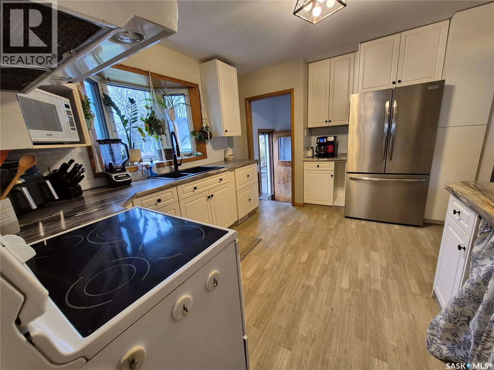 451 Woodlawn Crescent, Weyburn, Saskatchewan S4H 0X5 - Photo 7 - SK036274