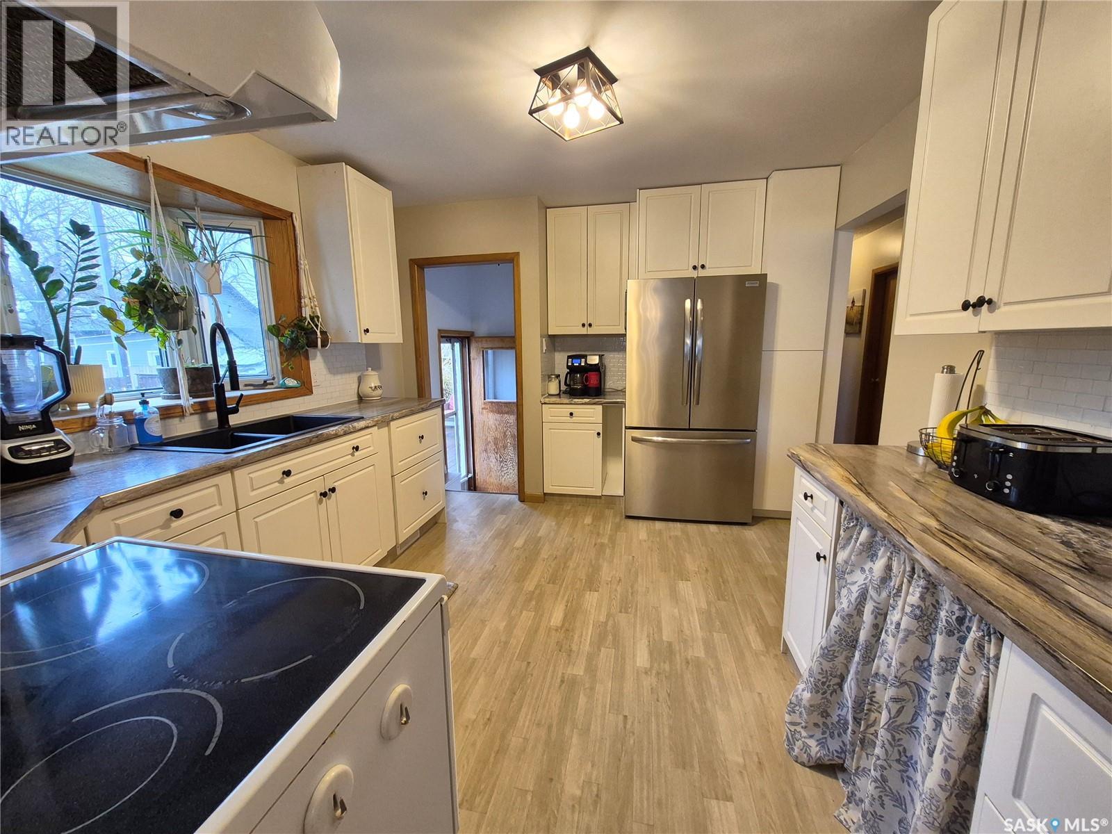 451 Woodlawn Crescent, Weyburn, Saskatchewan S4H 0X5 - Photo 6 - SK036274