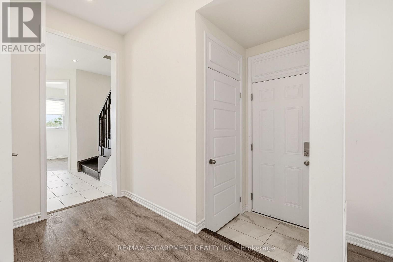 1364 Sycamore Garden, Milton, Ontario L9E 1R3 - Photo 19 - W13165032