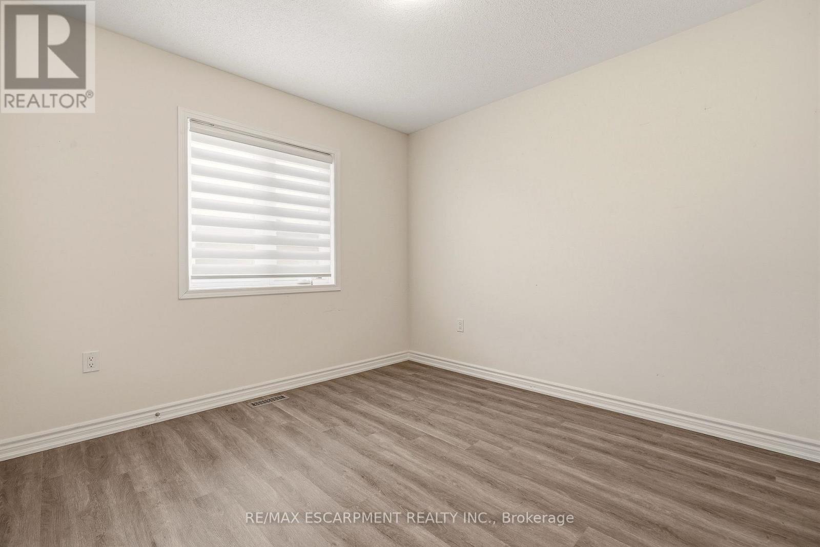 1364 Sycamore Garden, Milton, Ontario L9E 1R3 - Photo 30 - W13165032