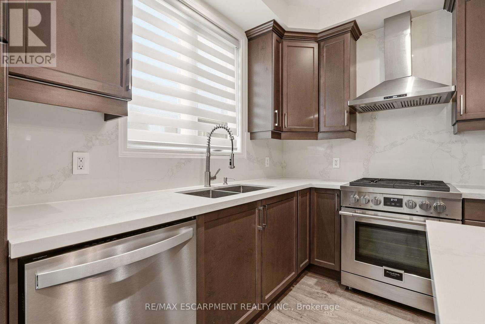 1364 Sycamore Garden, Milton, Ontario L9E 1R3 - Photo 9 - W13165032