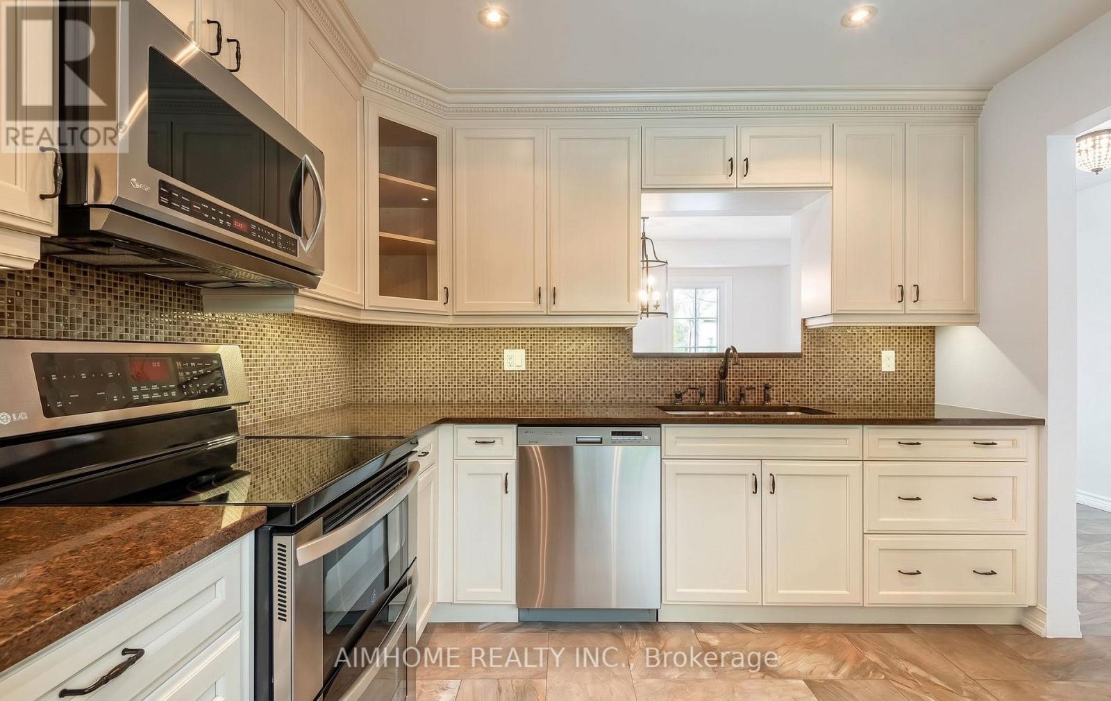 108 Floribunda Crescent, Brampton, Ontario  L6T 4S2 - Photo 11 - W13165076