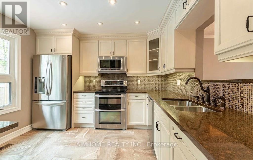 108 Floribunda Crescent, Brampton, Ontario  L6T 4S2 - Photo 9 - W13165076