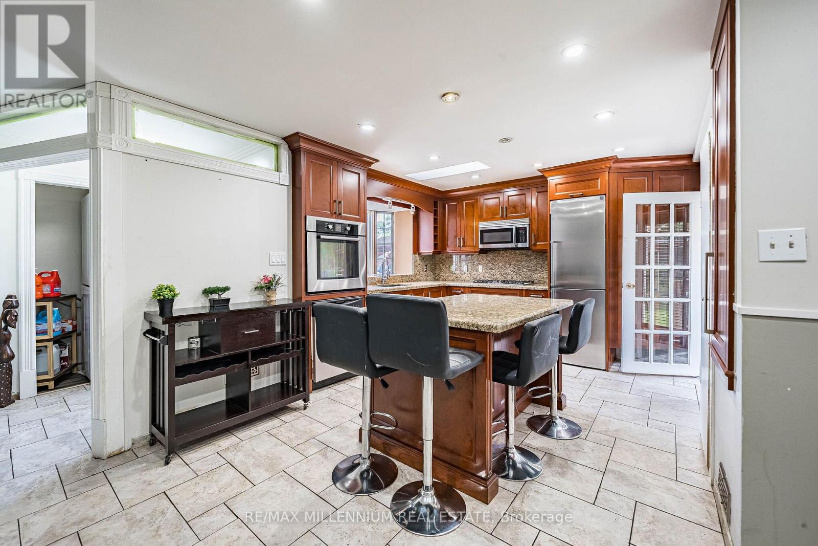 271 Thistle Down Boulevard W, Toronto (Thistletown-Beaumonde Heights), Ontario  M9V 1K6 - Photo 13 - W13165110