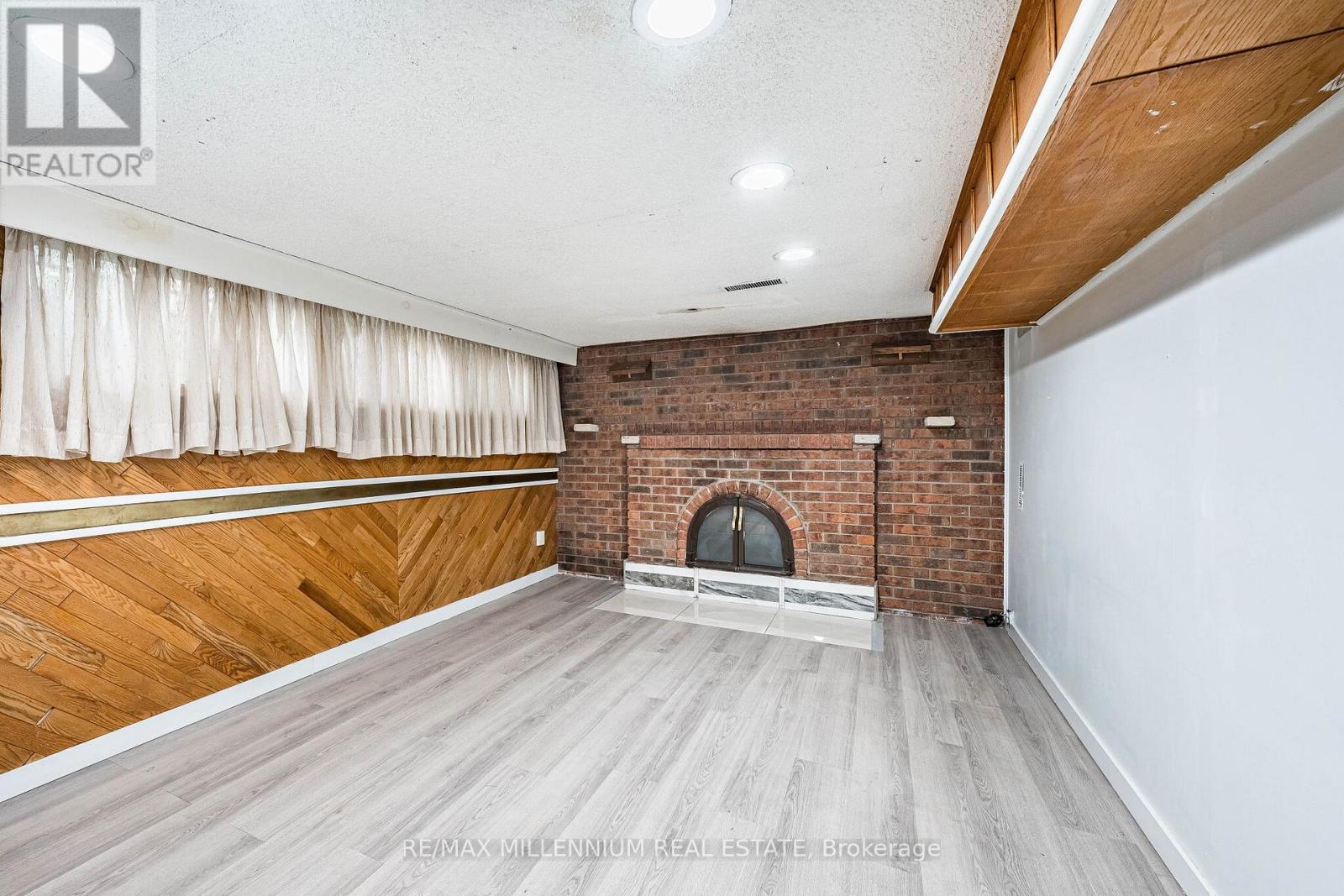 271 Thistle Down Boulevard W, Toronto (Thistletown-Beaumonde Heights), Ontario  M9V 1K6 - Photo 32 - W13165110