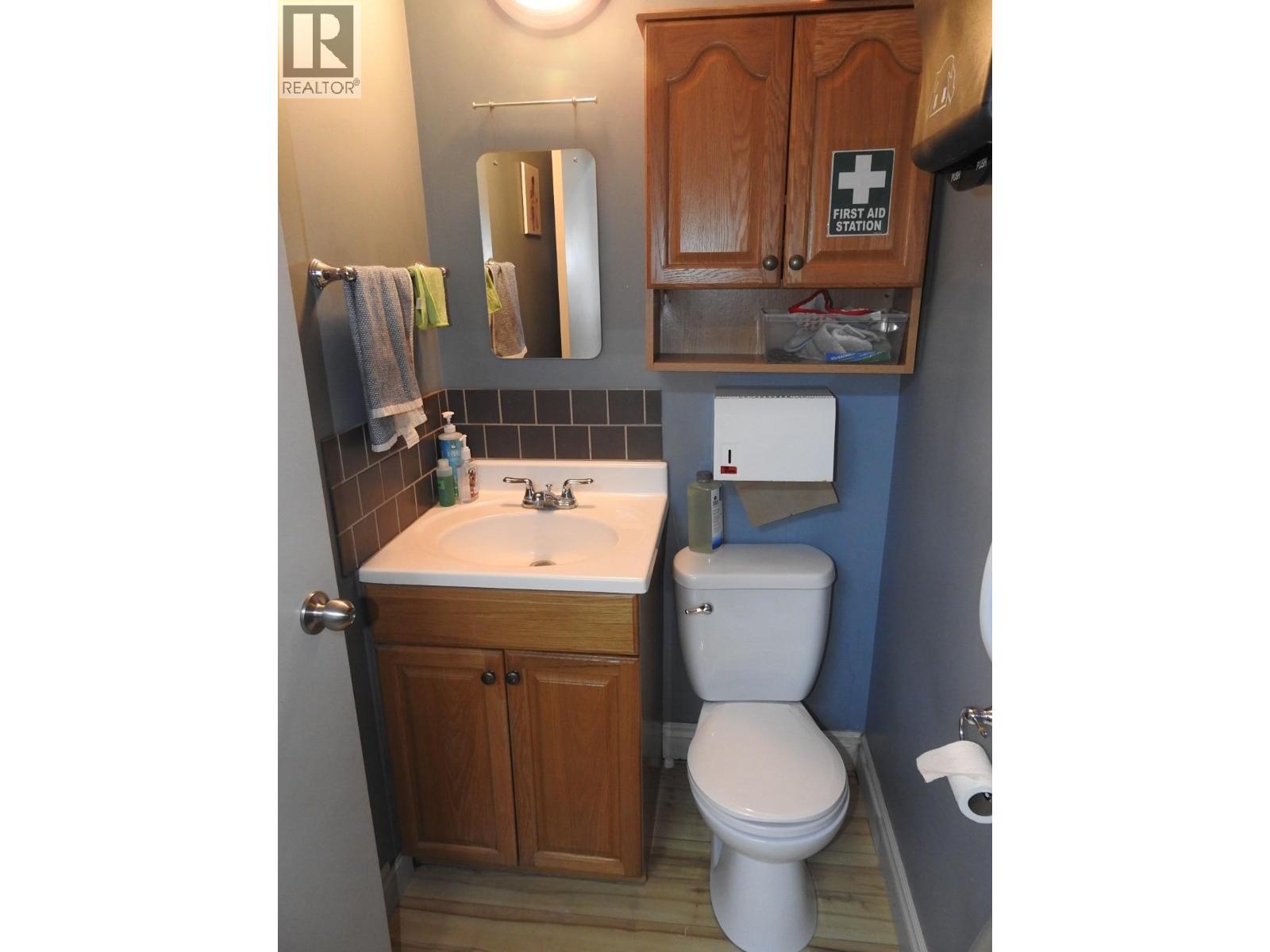1975 Vernon Street, Lumby, British Columbia  V0E 2G0 - Photo 21 - 10387074