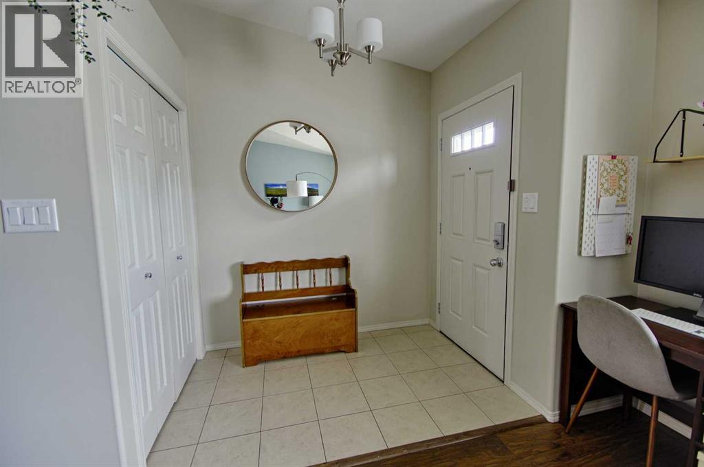 847 Silkstone Close W, Lethbridge, Alberta  T1J 5K1 - Photo 2 - A2313104
