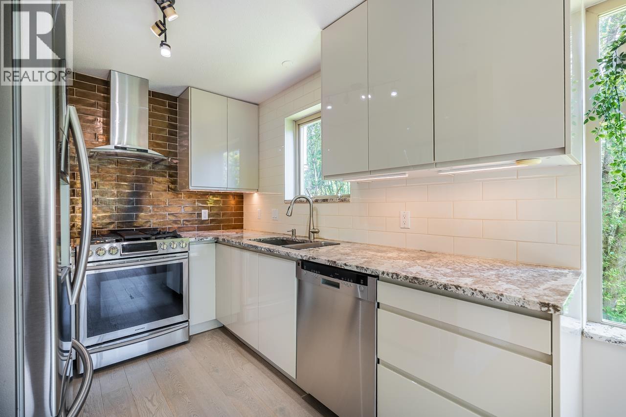 203 400 Klahanie Drive, Port Moody, British Columbia  V3H 5K9 - Photo 10 - R3127101