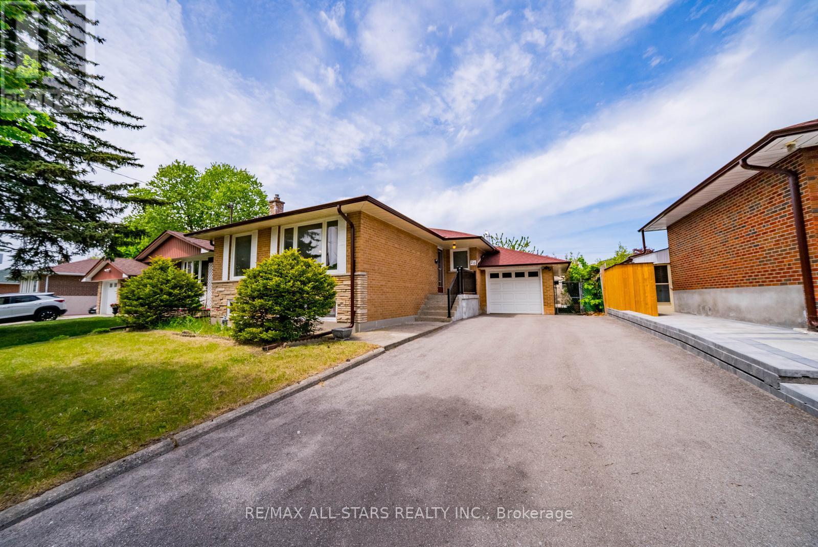 26 SUMMERGLADE DRIVE, Toronto, Ontario