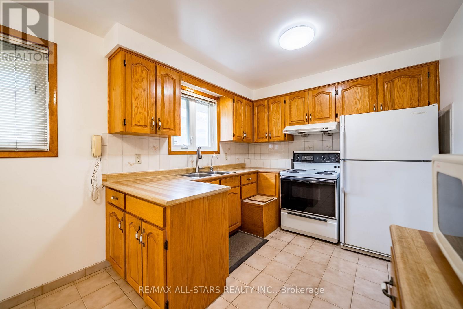 26 Summerglade Drive, Toronto, Ontario  M1S 1W8 - Photo 14 - E13165152