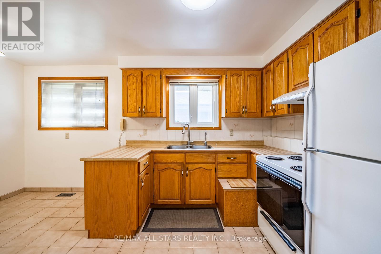 26 Summerglade Drive, Toronto, Ontario  M1S 1W8 - Photo 16 - E13165152