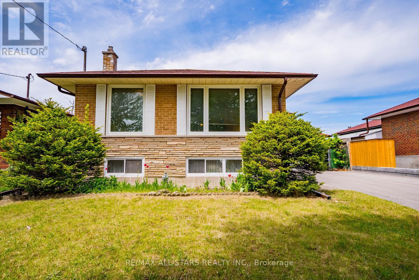26 Summerglade Drive, Toronto, Ontario  M1S 1W8 - Photo 2 - E13165152
