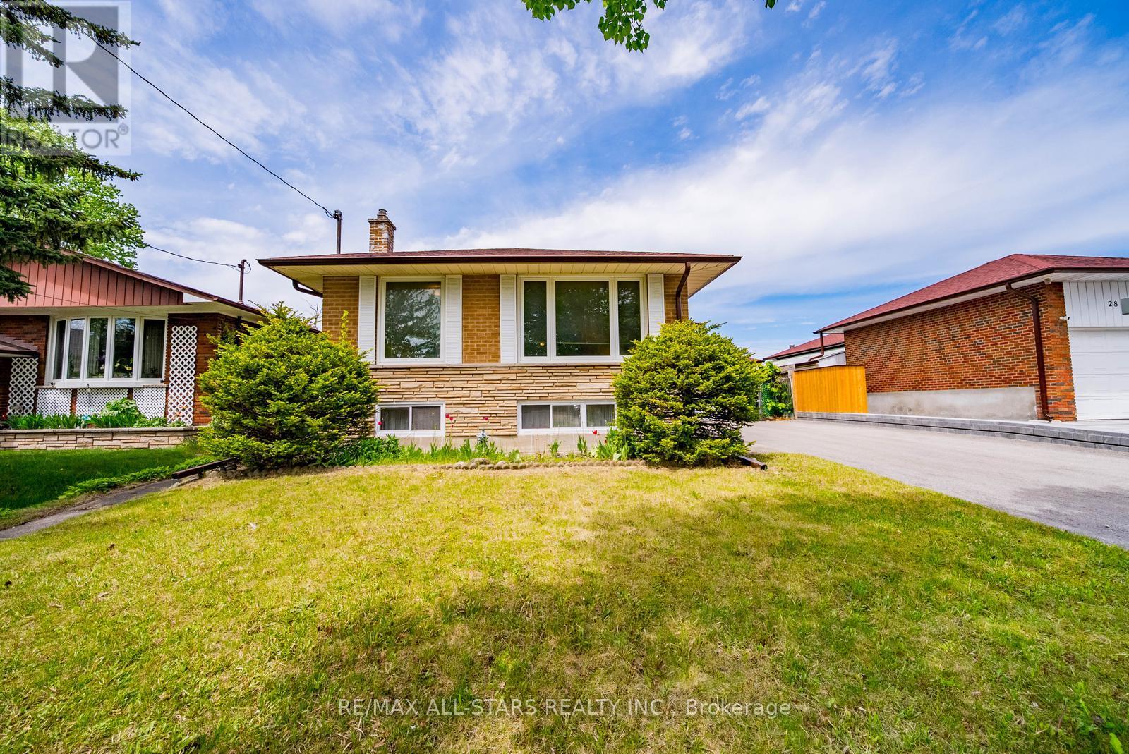 26 Summerglade Drive, Toronto, Ontario  M1S 1W8 - Photo 3 - E13165152