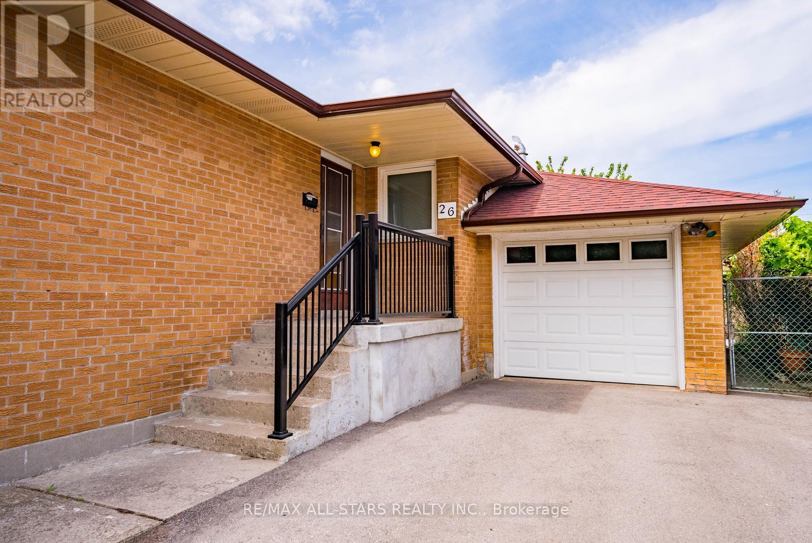 26 Summerglade Drive, Toronto, Ontario  M1S 1W8 - Photo 4 - E13165152
