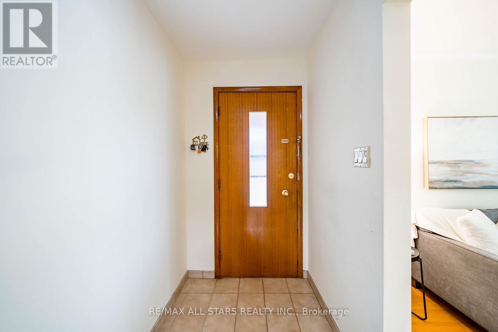26 Summerglade Drive, Toronto, Ontario  M1S 1W8 - Photo 5 - E13165152
