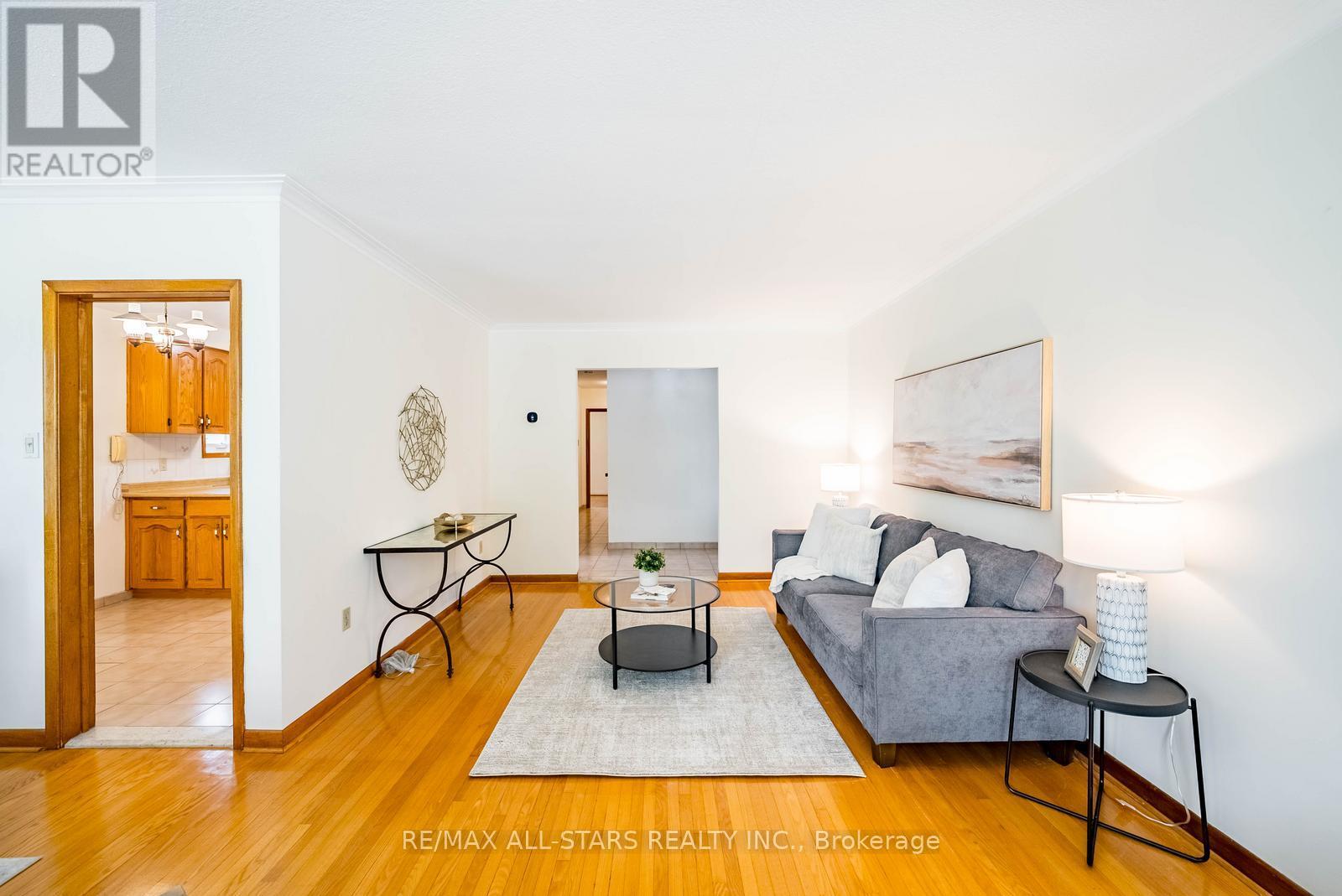 26 Summerglade Drive, Toronto, Ontario  M1S 1W8 - Photo 9 - E13165152
