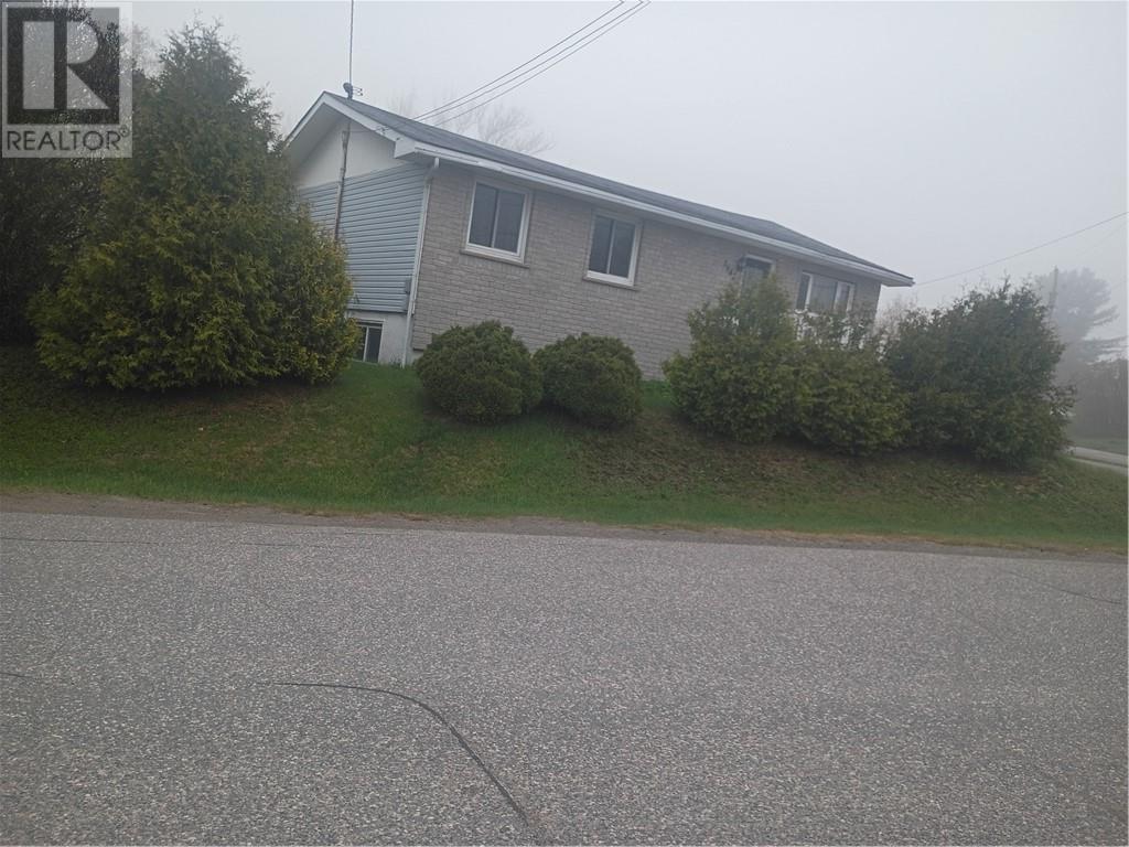 1642 Olivia Street, Val Caron, Ontario  P3N 1N8 - Photo 1 - 2127952
