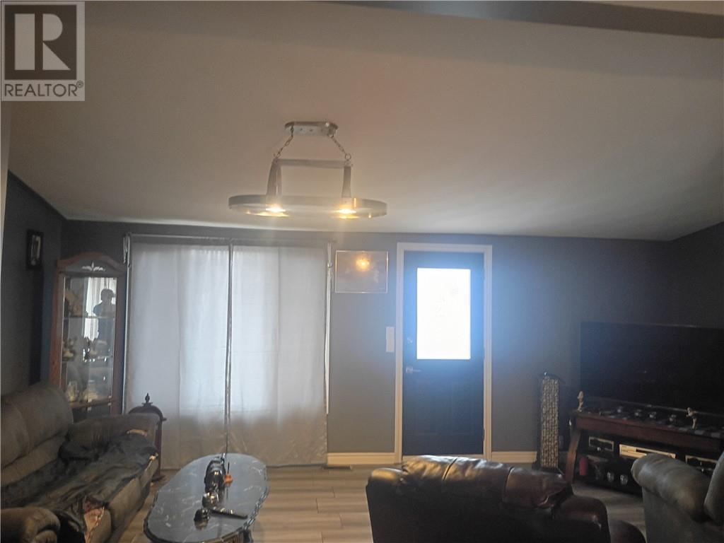1642 Olivia Street, Val Caron, Ontario  P3N 1N8 - Photo 3 - 2127952