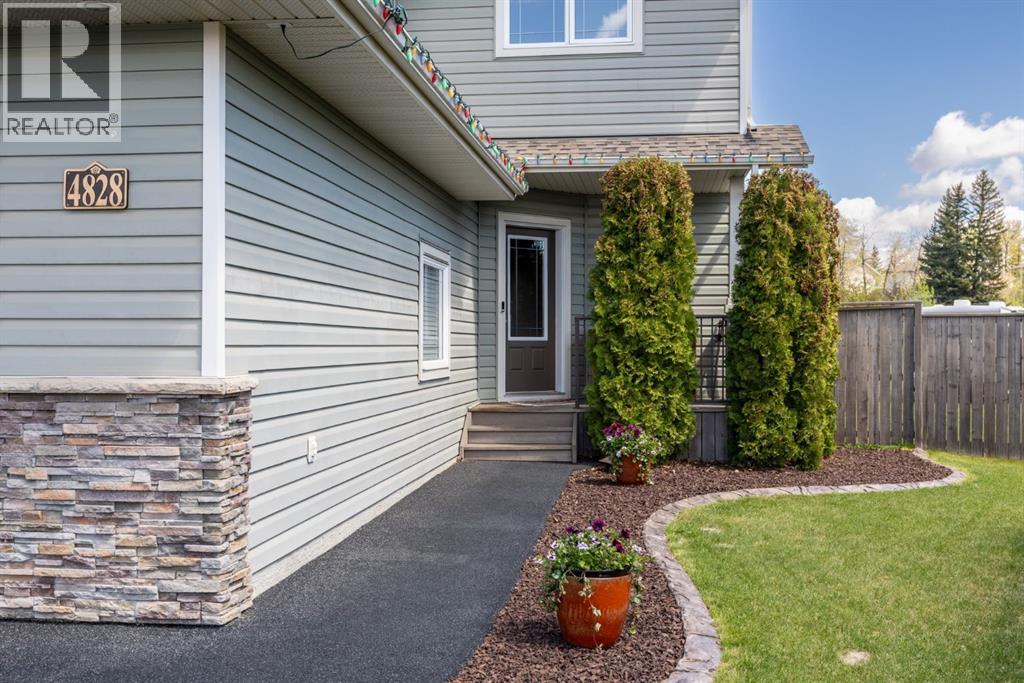 4828 55 Boulevard Close, Innisfail, Alberta  T4G 0A2 - Photo 4 - A2283524