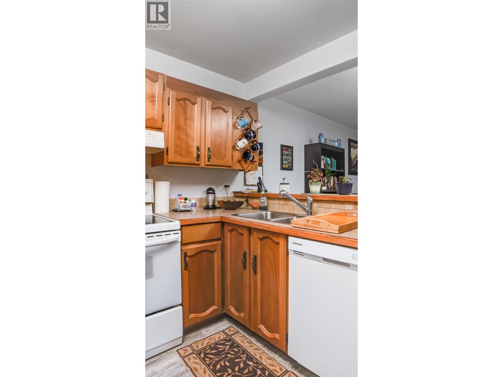 1720 Hillside Street, Creston, British Columbia  V0B 1G5 - Photo 7 - 10387958