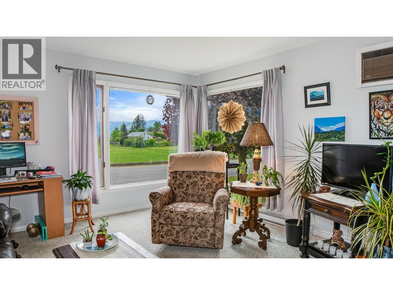 1720 Hillside Street, Creston, British Columbia  V0B 1G5 - Photo 3 - 10387958