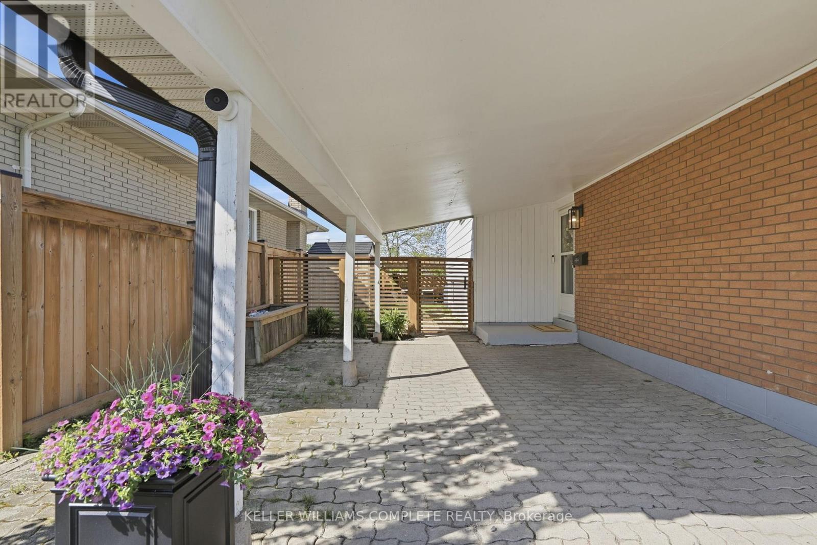 9 Reno Avenue, Hamilton, Ontario  L8T 2S5 - Photo 2 - X13165134