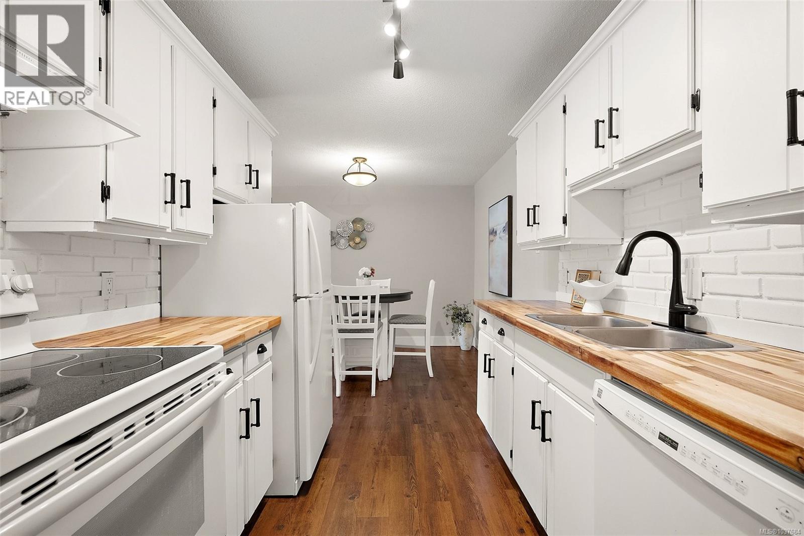204 1024 Fairfield Rd, Victoria, British Columbia  V8V 3A5 - Photo 8 - 1037684