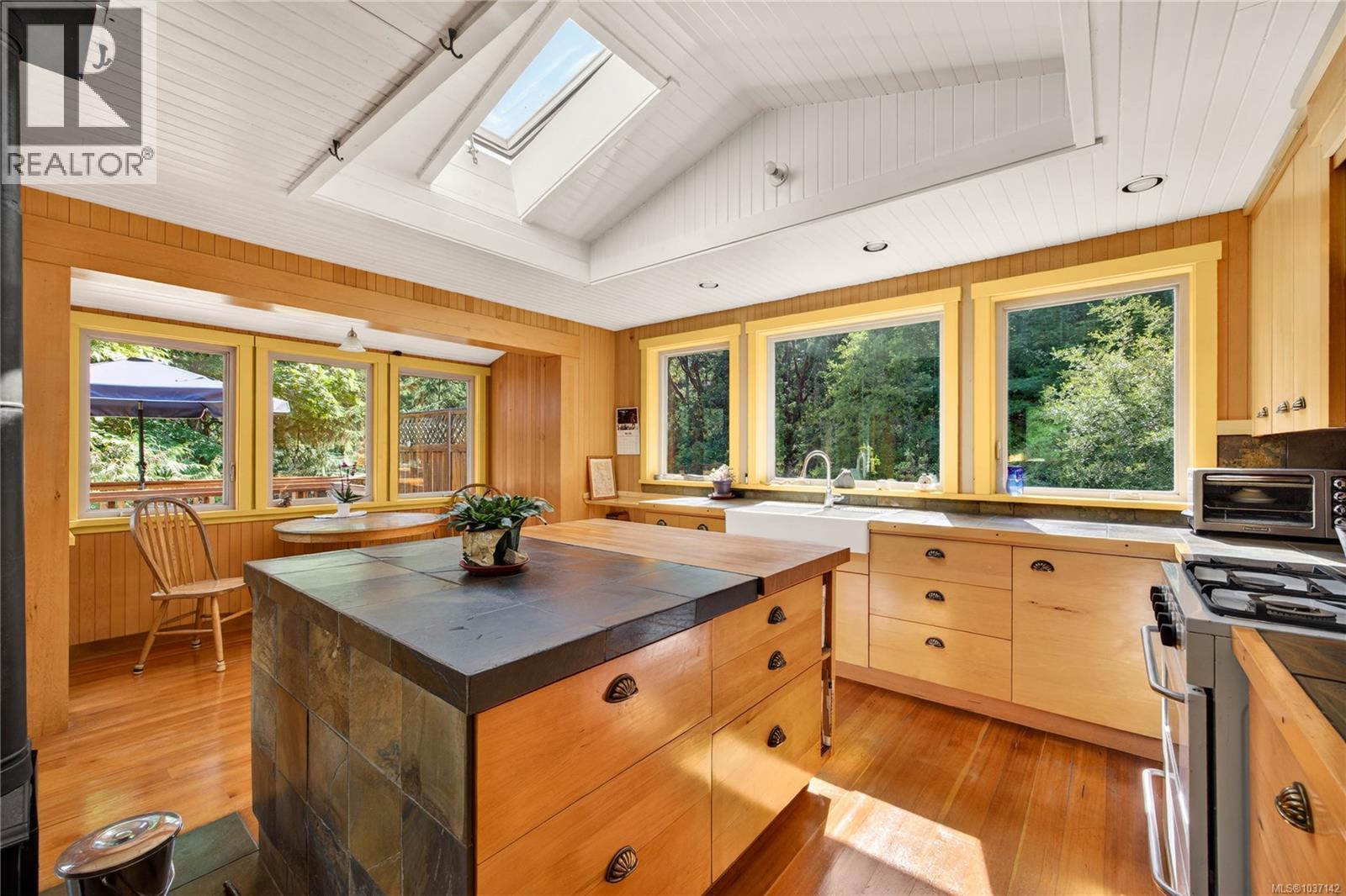 1252 Isabella Point Rd, Salt Spring, British Columbia  V8K 2T9 - Photo 6 - 1037142