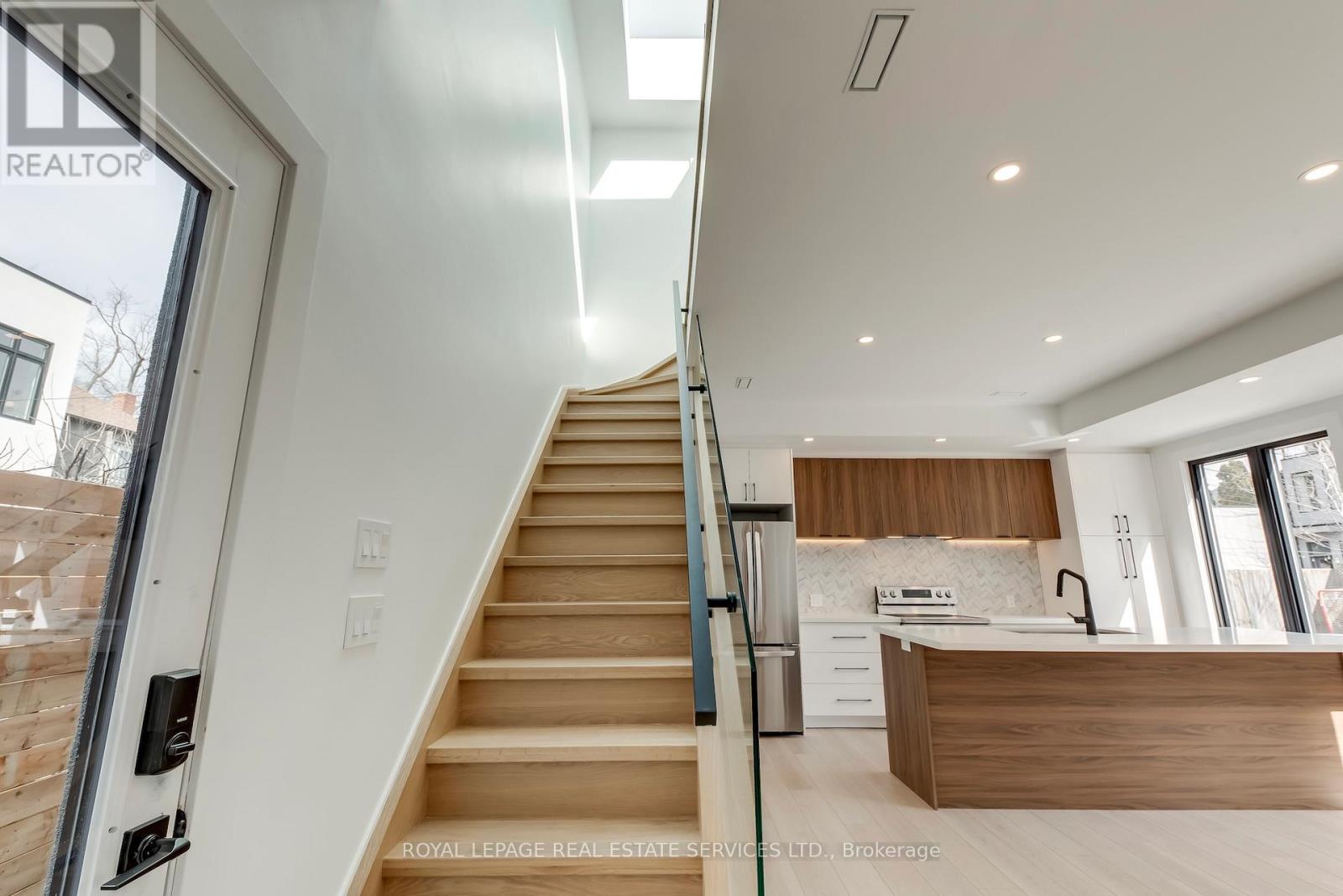 561 Durie Street, Toronto, Ontario  M6S 3H2 - Photo 46 - W12966818