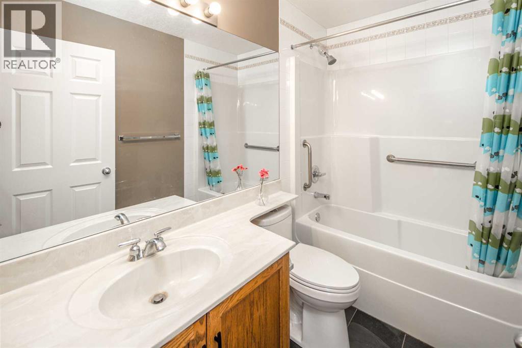 10514 Rockyledge Street NW, Calgary, Alberta  T3G 5N2 - Photo 19 - A2309983