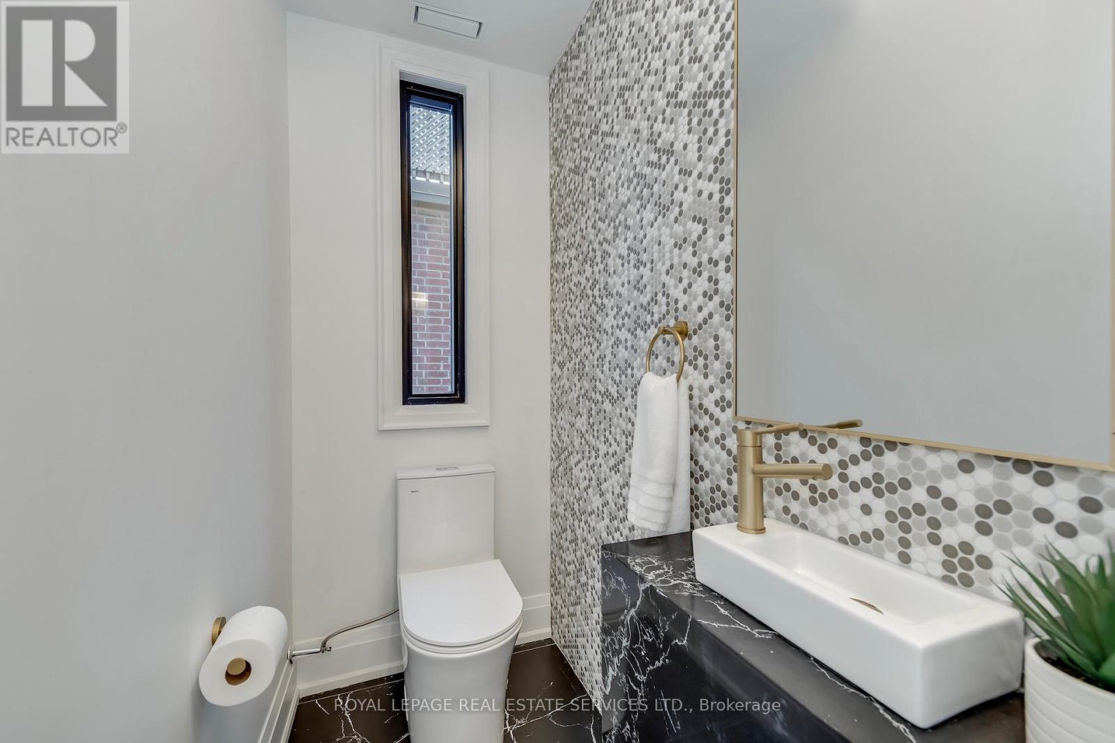 561 Durie Street, Toronto, Ontario  M6S 3H2 - Photo 20 - W12966818