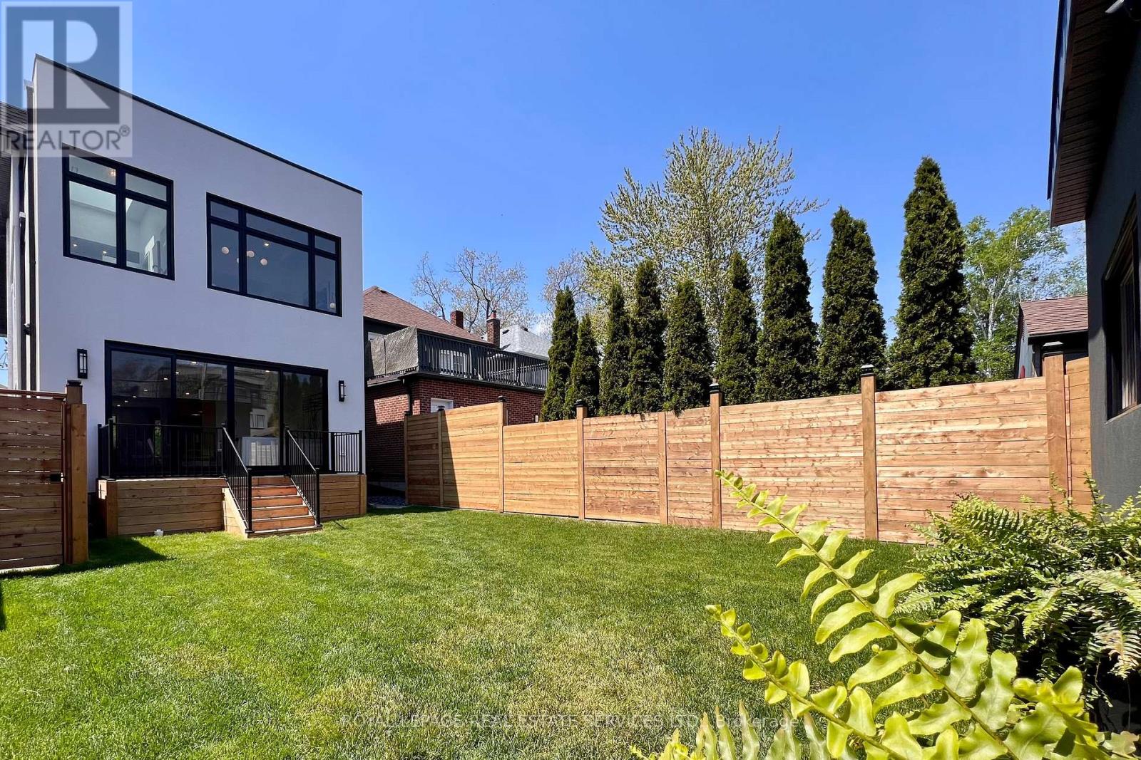 561 Durie Street, Toronto, Ontario  M6S 3H2 - Photo 18 - W12966818