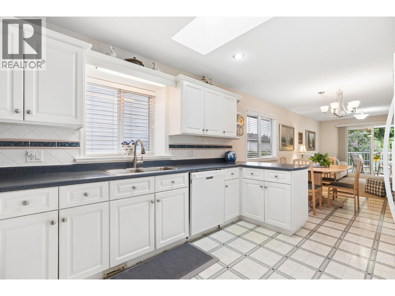 3451 Liverpool Street, Port Coquitlam, British Columbia  V3B 3V9 - Photo 9 - R3127016