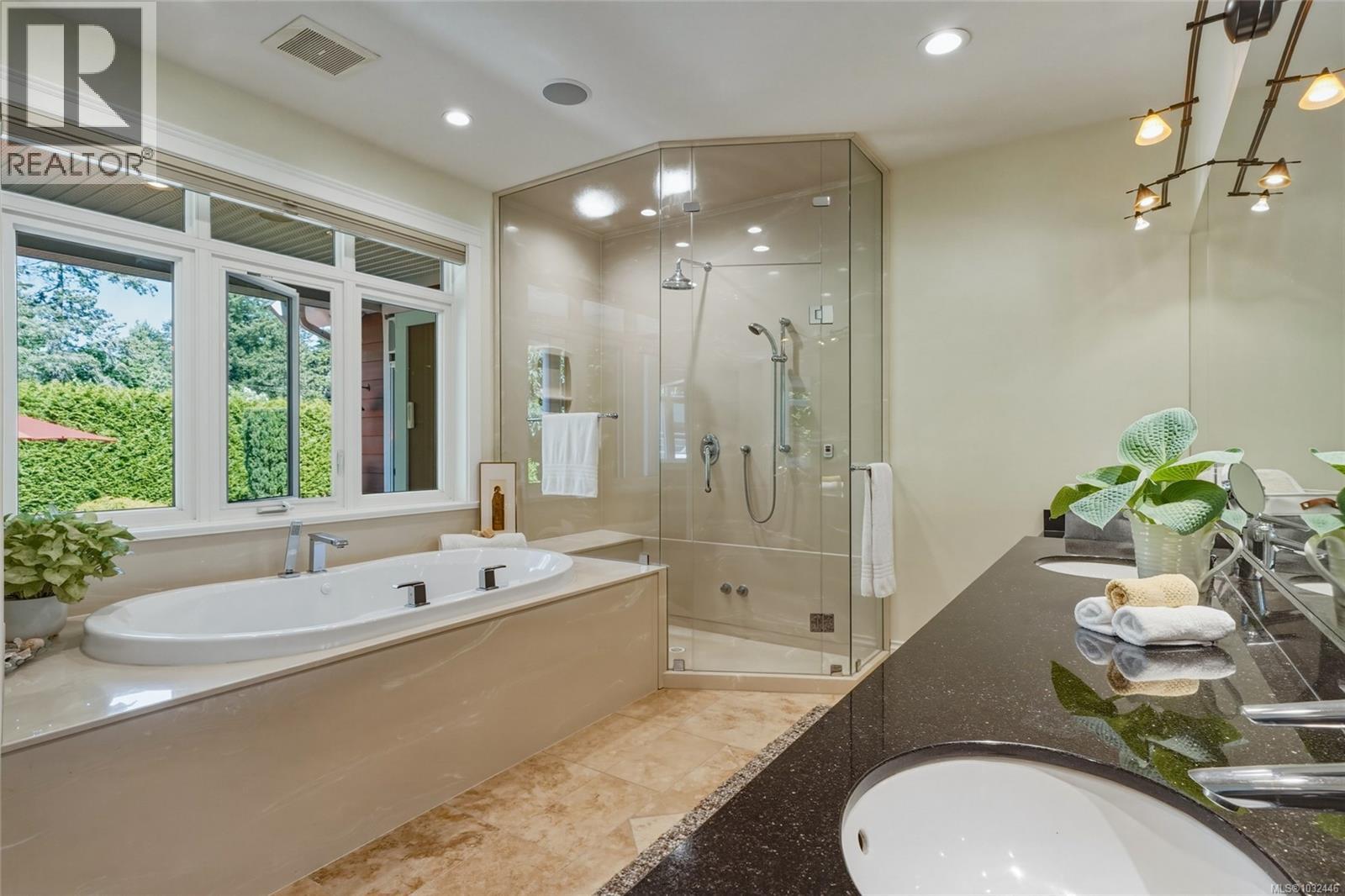 3949 Valhalla Lane, Saanich, British Columbia  V8N 6N9 - Photo 16 - 1032446