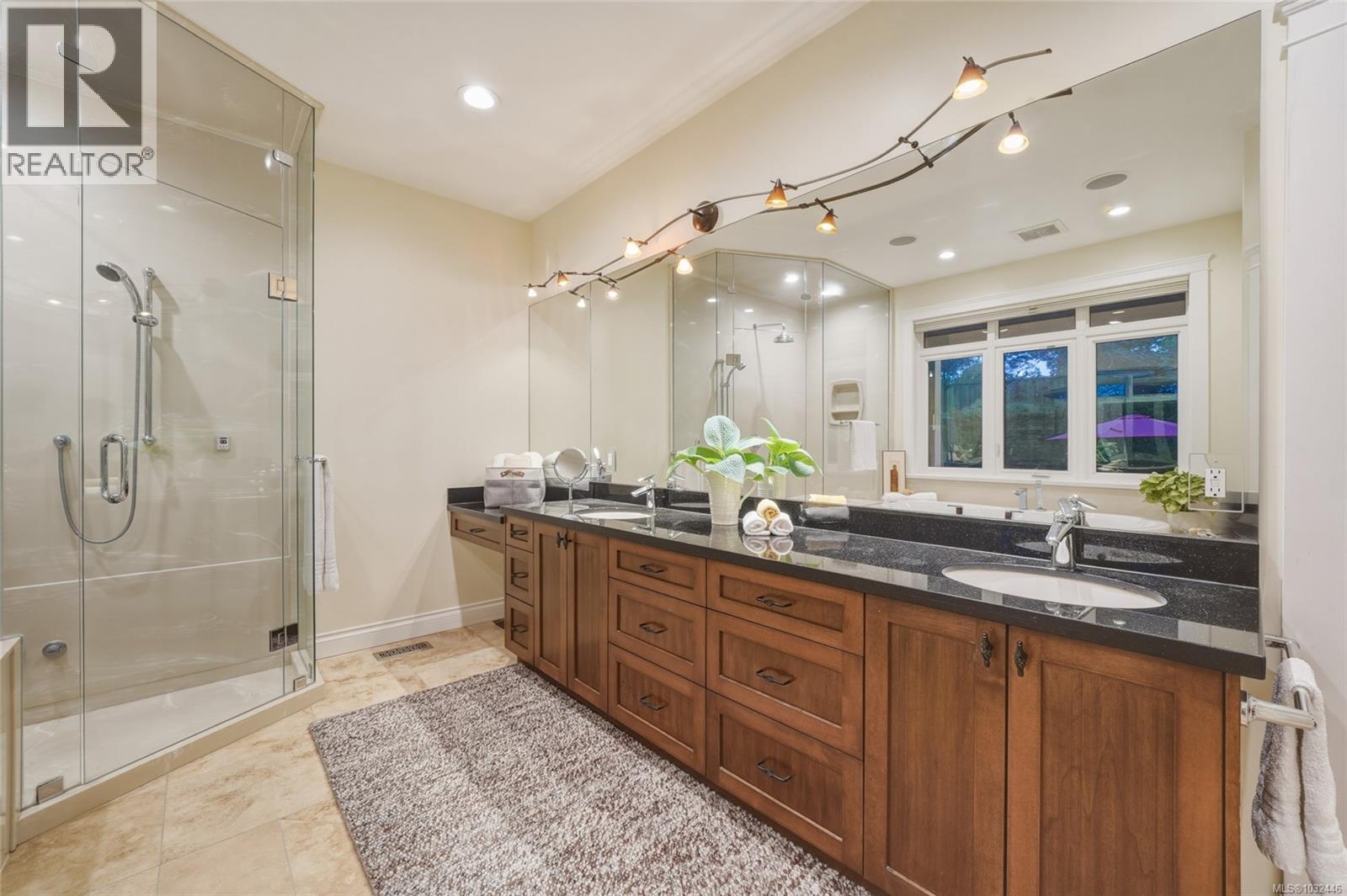 3949 Valhalla Lane, Saanich, British Columbia  V8N 6N9 - Photo 47 - 1032446