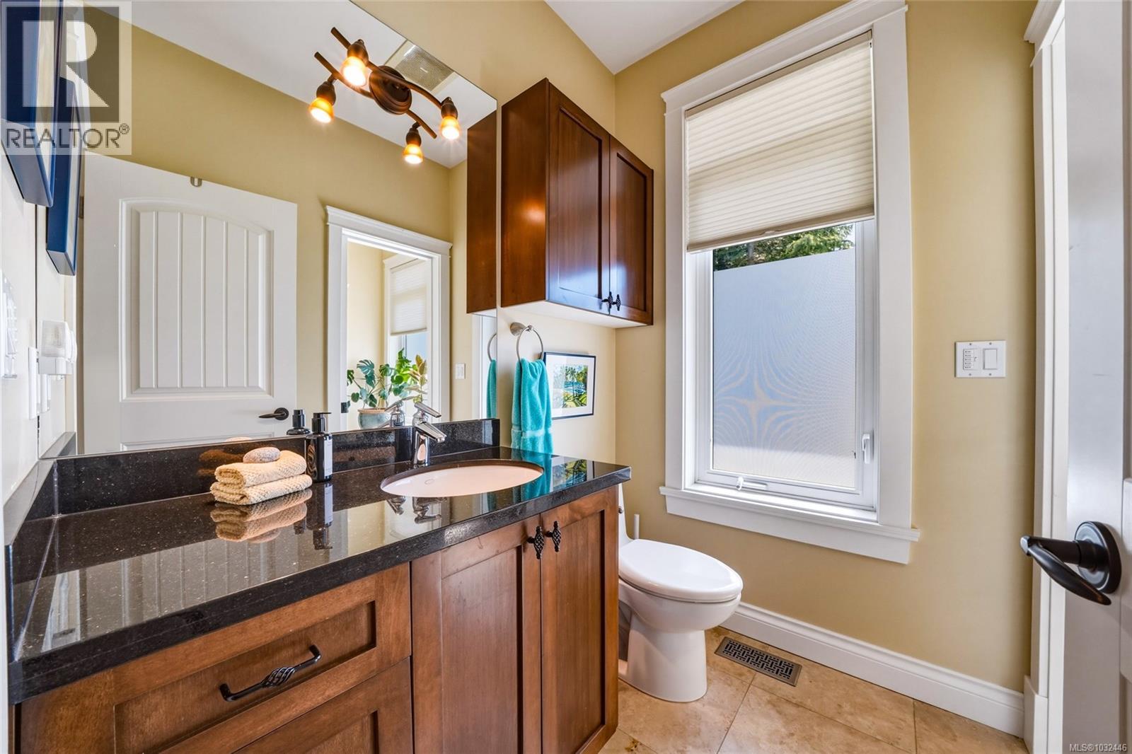 3949 Valhalla Lane, Saanich, British Columbia  V8N 6N9 - Photo 19 - 1032446