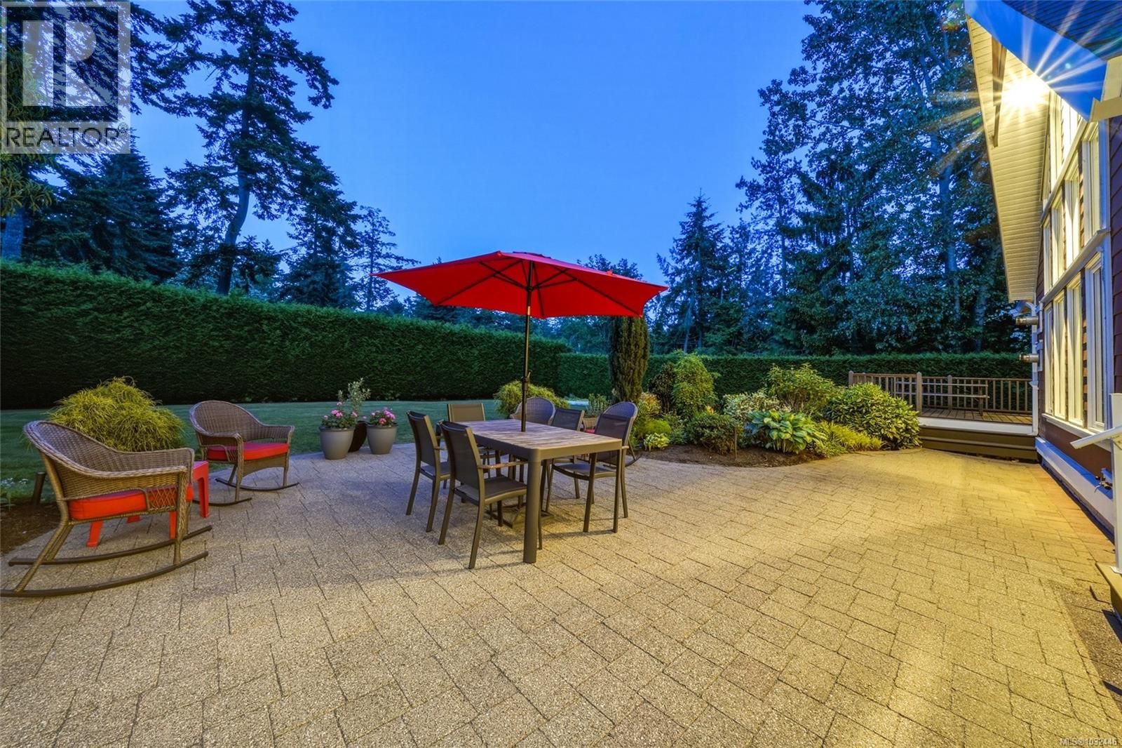 3949 Valhalla Lane, Saanich, British Columbia  V8N 6N9 - Photo 59 - 1032446