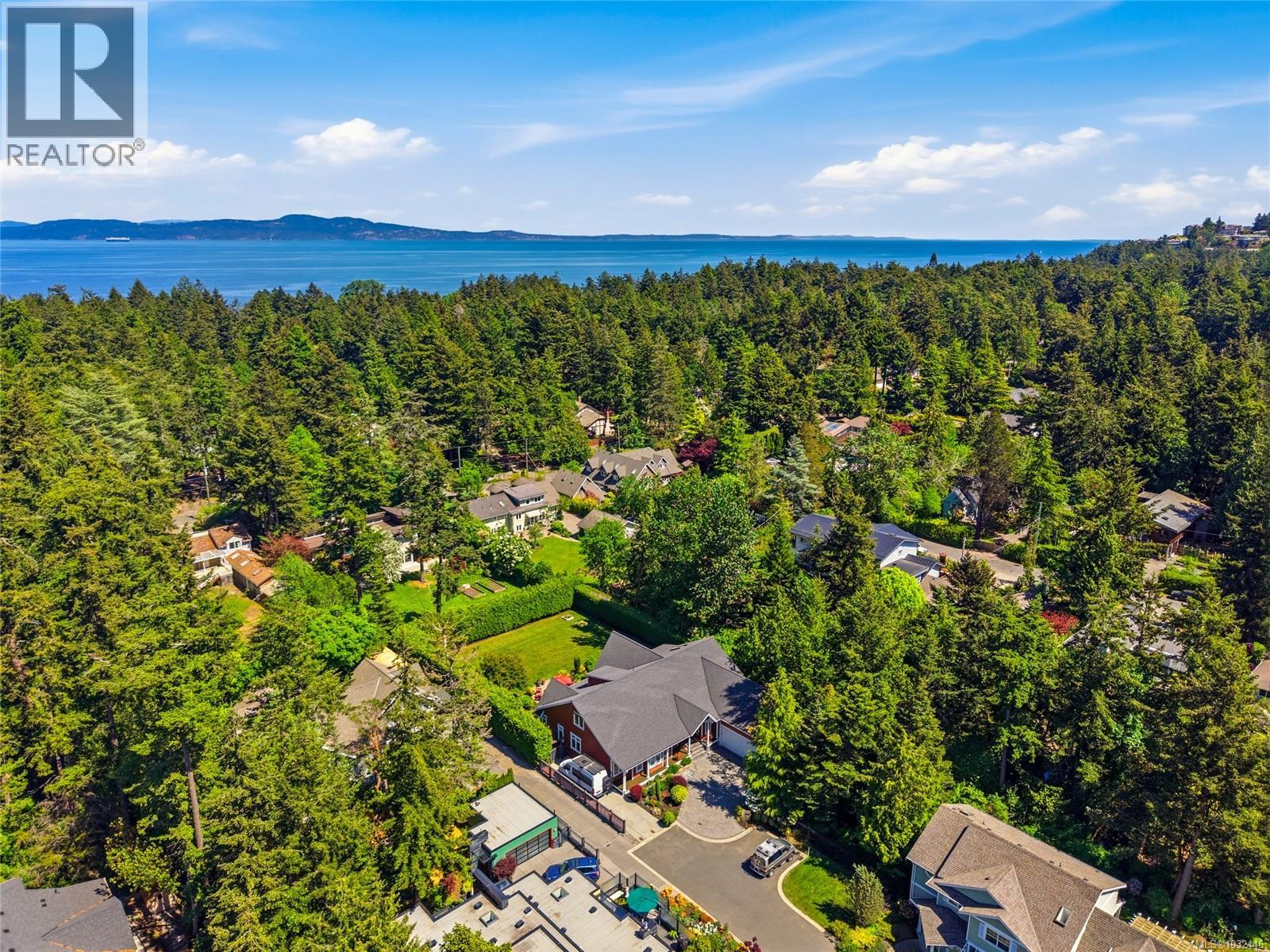 3949 Valhalla Lane, Saanich, British Columbia  V8N 6N9 - Photo 25 - 1032446
