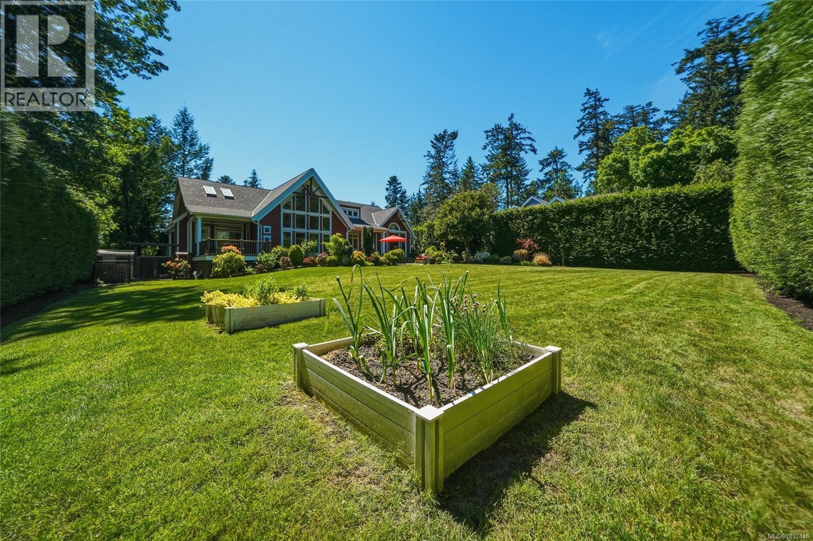 3949 Valhalla Lane, Saanich, British Columbia  V8N 6N9 - Photo 32 - 1032446