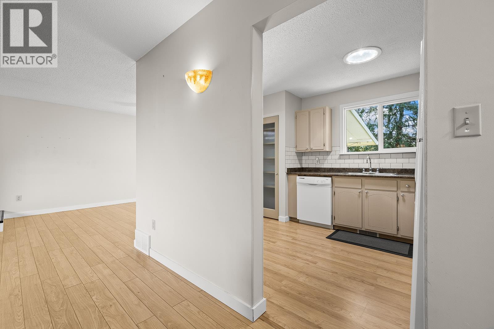 2085 Ruby Road, Kelowna, British Columbia  V1W 4B9 - Photo 19 - 10384160