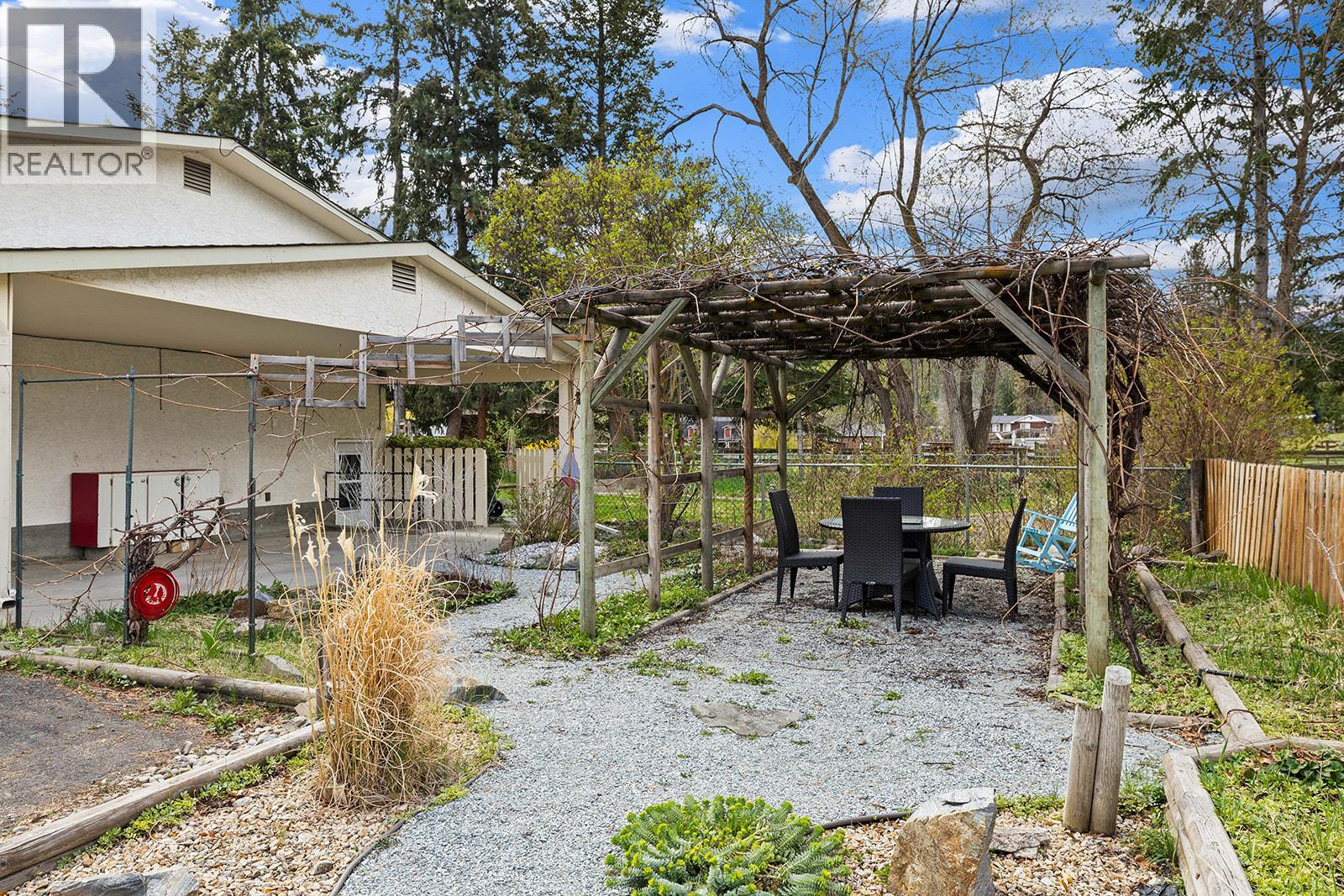 2085 Ruby Road, Kelowna, British Columbia  V1W 4B9 - Photo 44 - 10384160