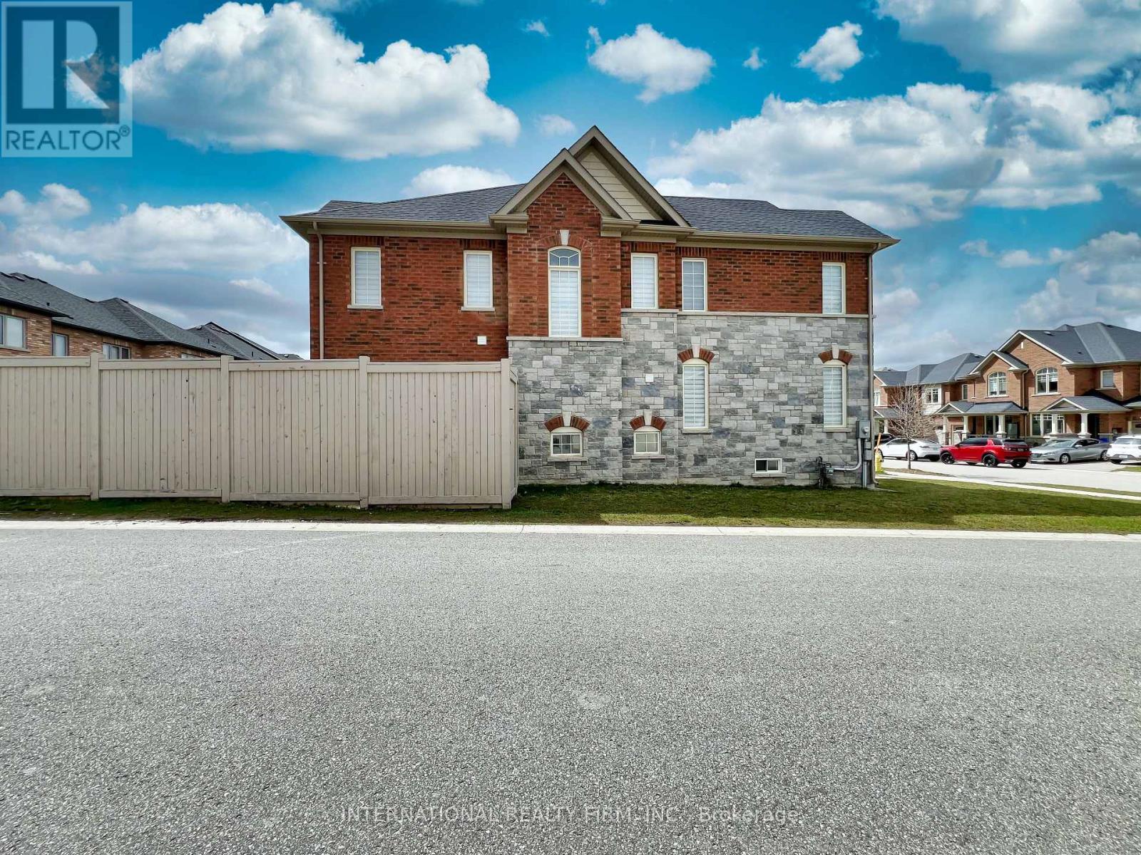 1 Frederick Pearson Street, East Gwillimbury (Queensville), Ontario  L0G 1R0 - Photo 7 - N13165192