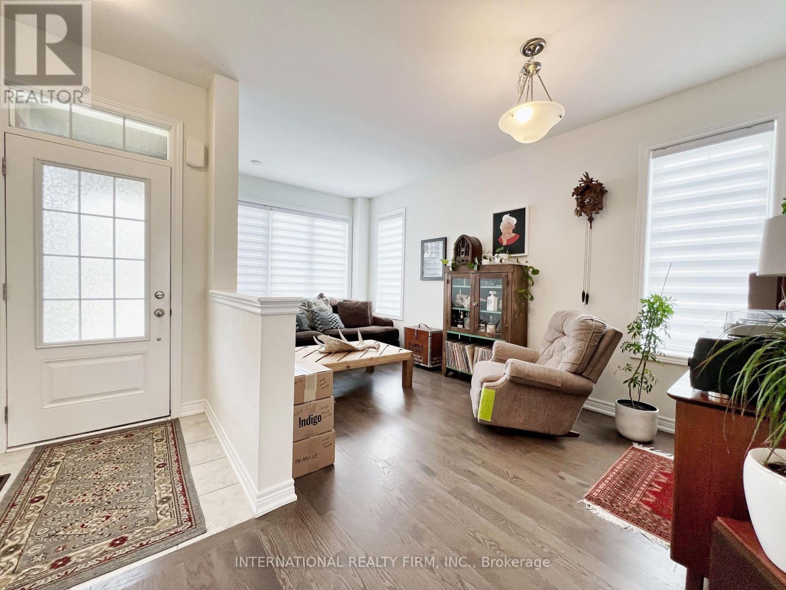 1 Frederick Pearson Street, East Gwillimbury (Queensville), Ontario  L0G 1R0 - Photo 8 - N13165192