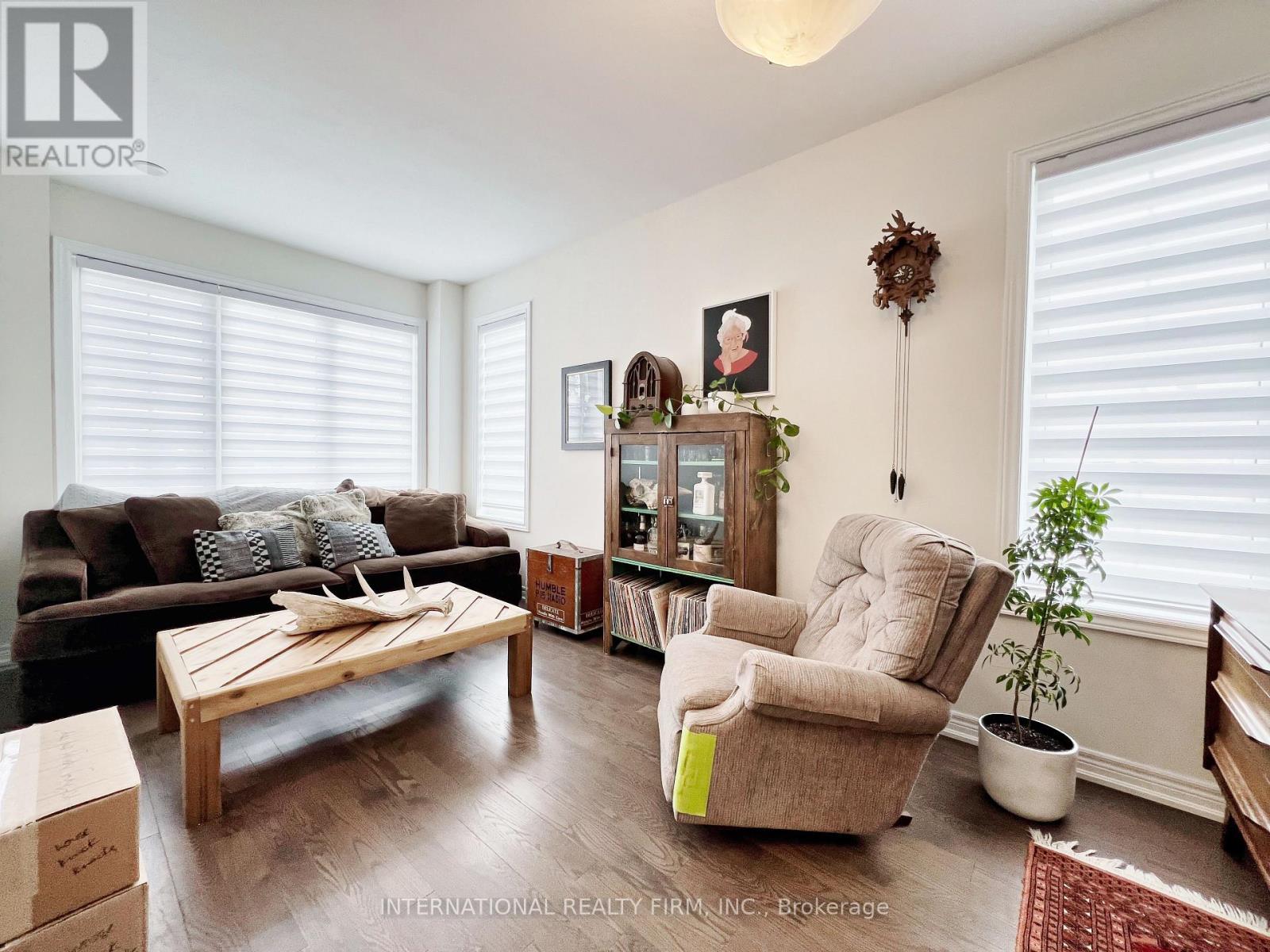 1 Frederick Pearson Street, East Gwillimbury (Queensville), Ontario  L0G 1R0 - Photo 9 - N13165192