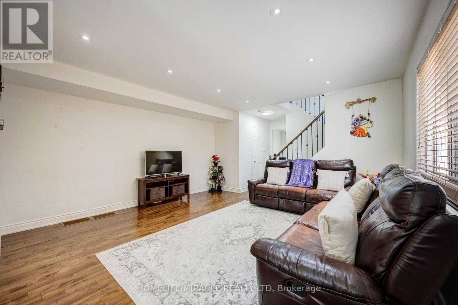 36 Herkes Drive, Brampton, Ontario  L6Y 4Z2 - Photo 8 - W13165182