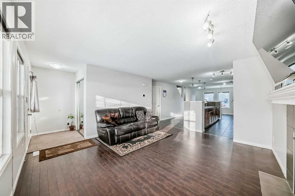 9275 Saddlebrook Drive NE, Calgary, Alberta  T3J 5M5 - Photo 6 - A2298694