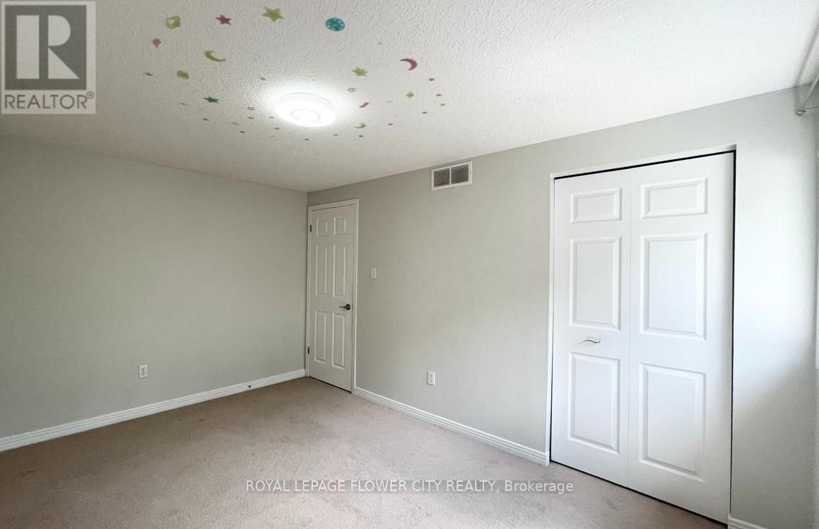 120 Rush Meadow Street, Kitchener, Ontario  N2R 1T3 - Photo 3 - X13165236