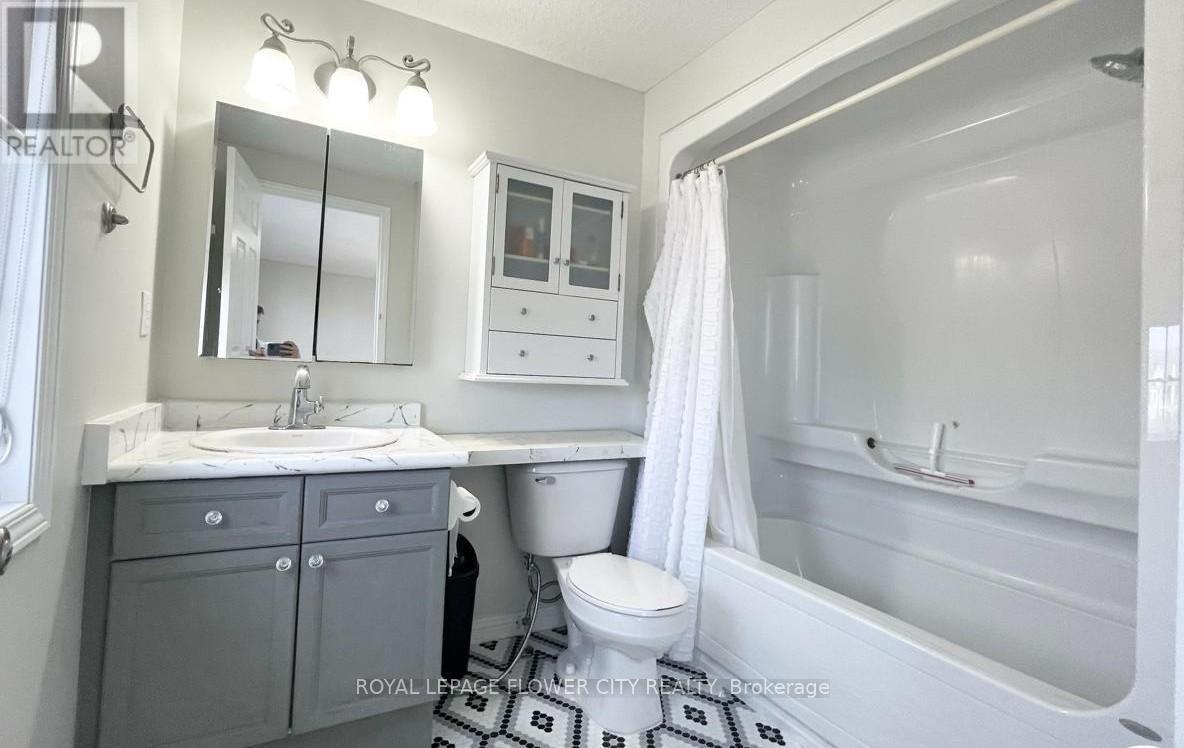 120 Rush Meadow Street, Kitchener, Ontario  N2R 1T3 - Photo 8 - X13165236