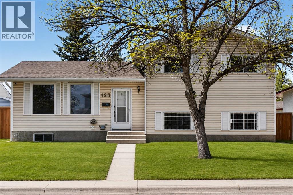 123 Rundleridge Way NE, Calgary, Alberta  T1Y 2J8 - Photo 1 - A2313998